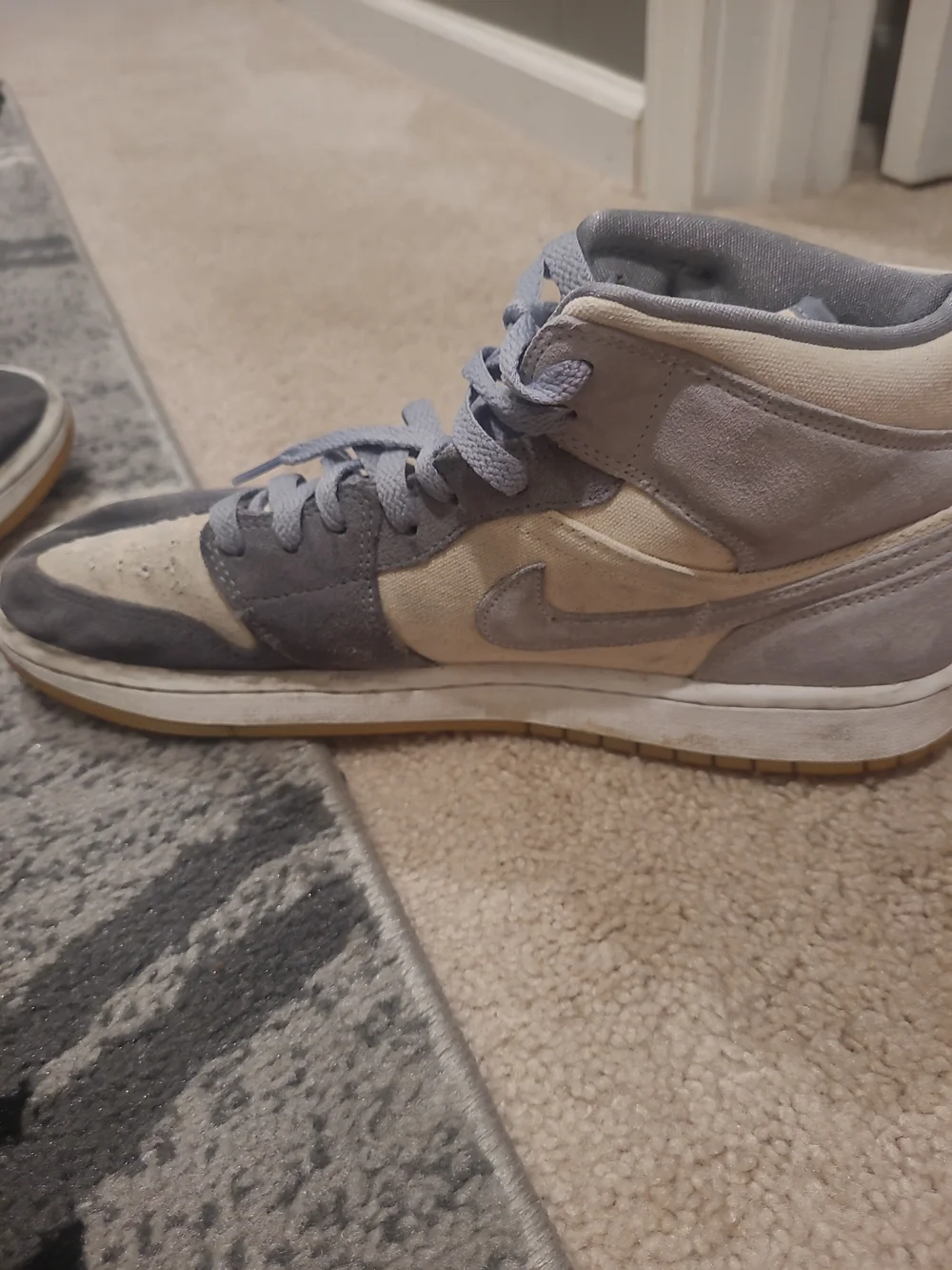 Air Jordan 1 Mid SE Coconut Milk Particle Gray Men's Size 11 Preowned Jordan